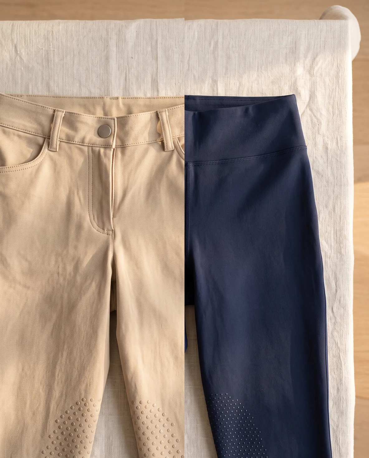 Bund einer Reithose mit Knopf und Gürtelschlaufen neben dem hohen Bund einer Reitleggings ohne Verschluss – KI-generierte Illustration