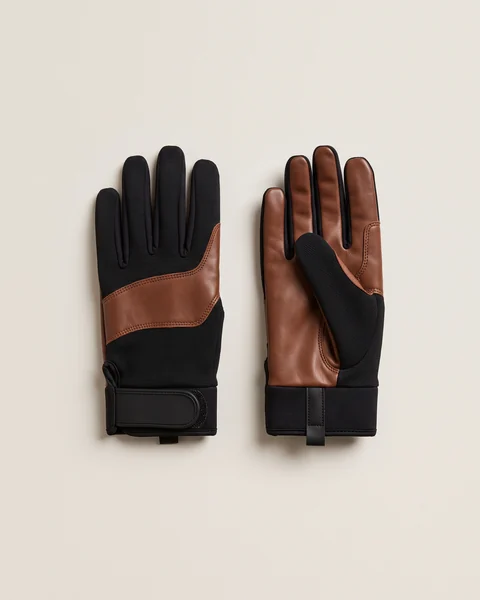 Reithandschuhe in Schwarz-Braun – KI-generierte Illustration